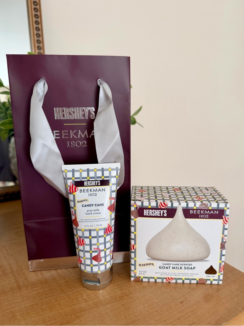 New Beekman 1802 x Hershey’s Candy Cane Goat Milk Gift Set w/gift bag